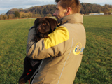 Marc Fehlmann mit Hund im Arm